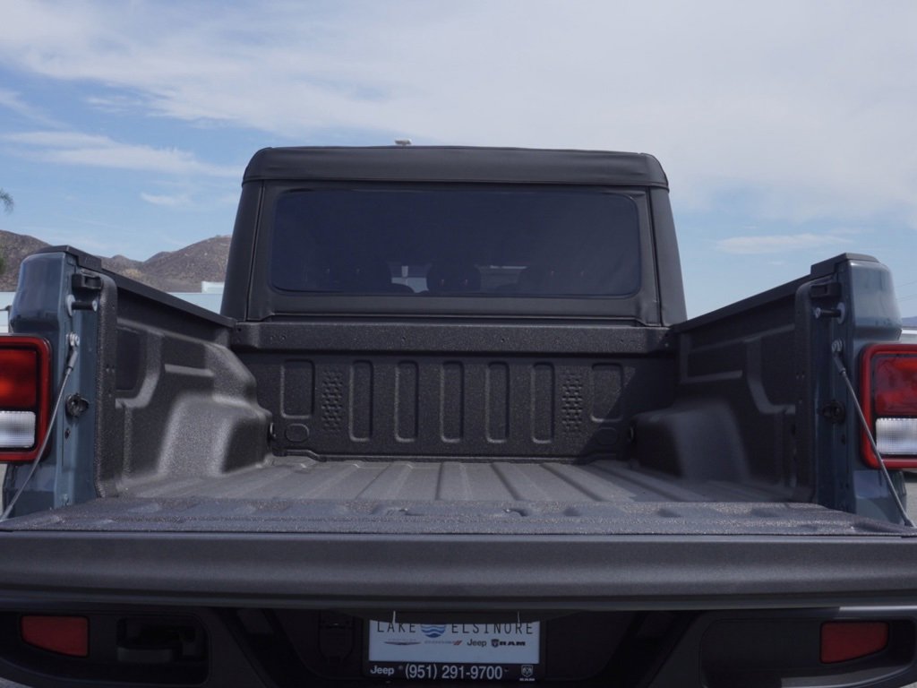 New 2025 Jeep Gladiator Sport S image 6