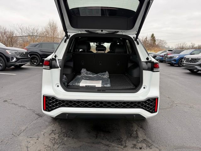 New 2026 Volkswagen Tiguan SE R-Line AWD/4WD image 3