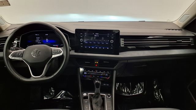 Used 2025 Volkswagen Jetta SE image 19