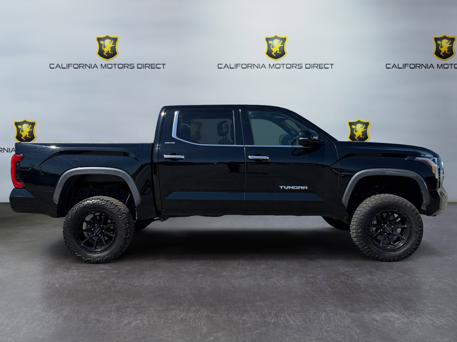 Used 2025 Toyota Tundra Limited AWD/4WD image 6