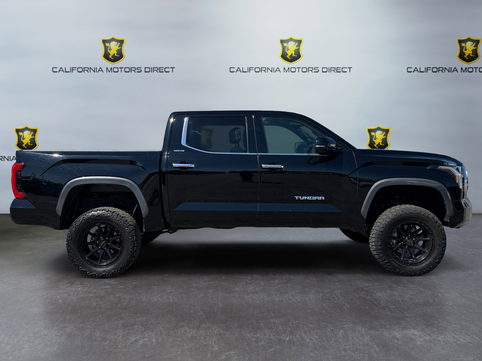 Used 2025 Toyota Tundra Limited AWD/4WD image 6