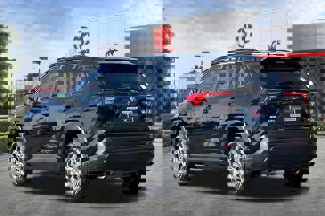 Used 2025 Toyota RAV4 XLE image 6