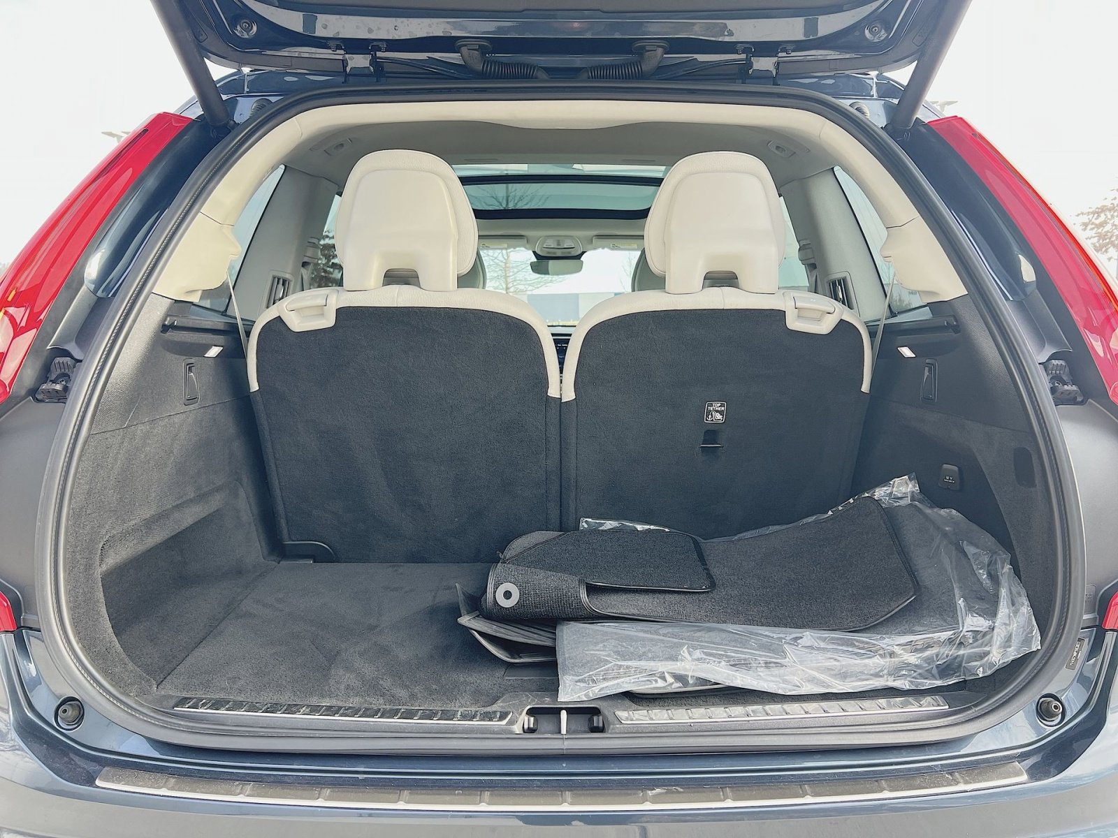 Certified 2023 Volvo XC90 B6 Plus w/ Protection Package Premier image 27