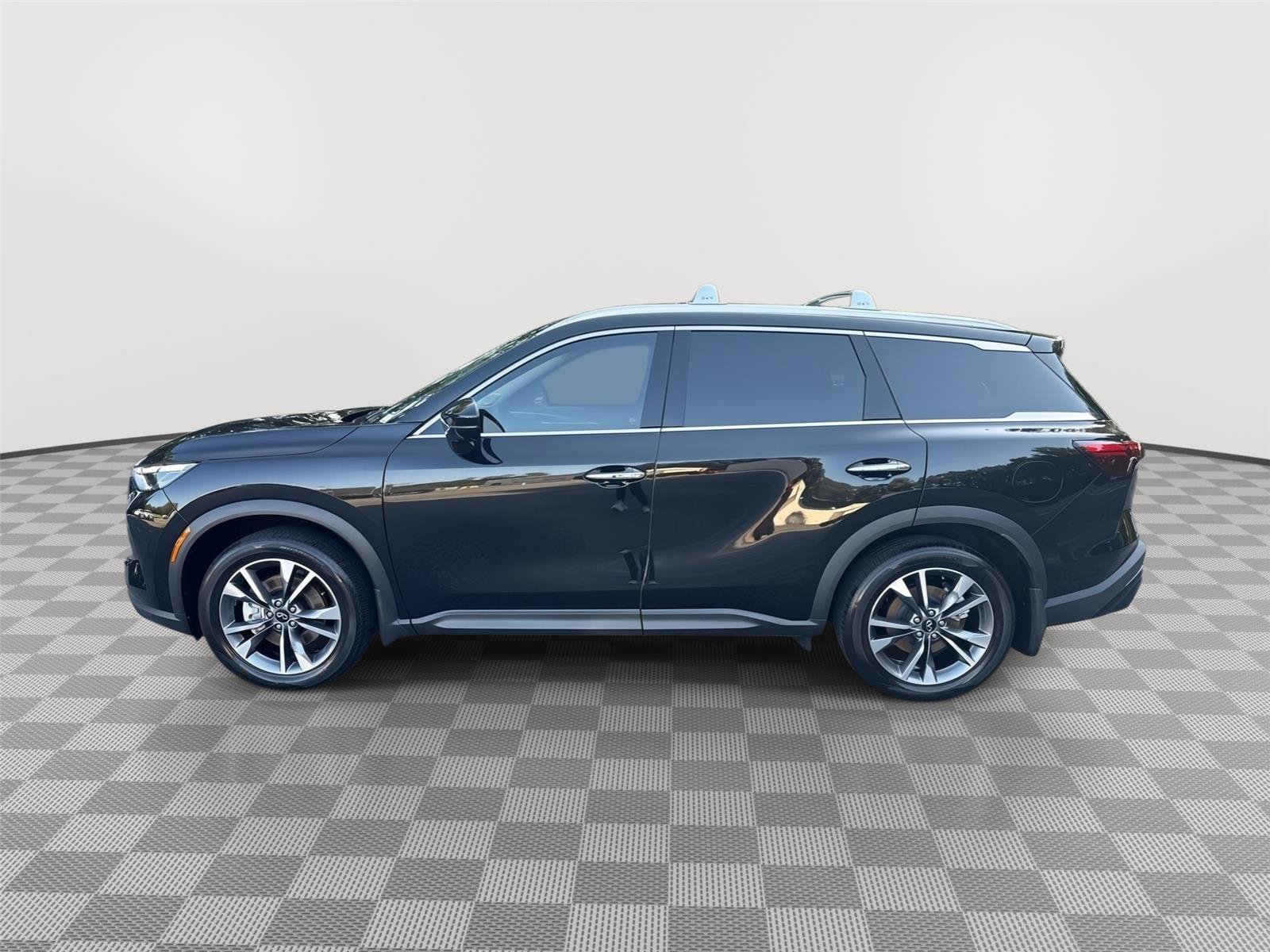 Used 2025 INFINITI QX60 Luxe w/ Cargo Package FWD image 9