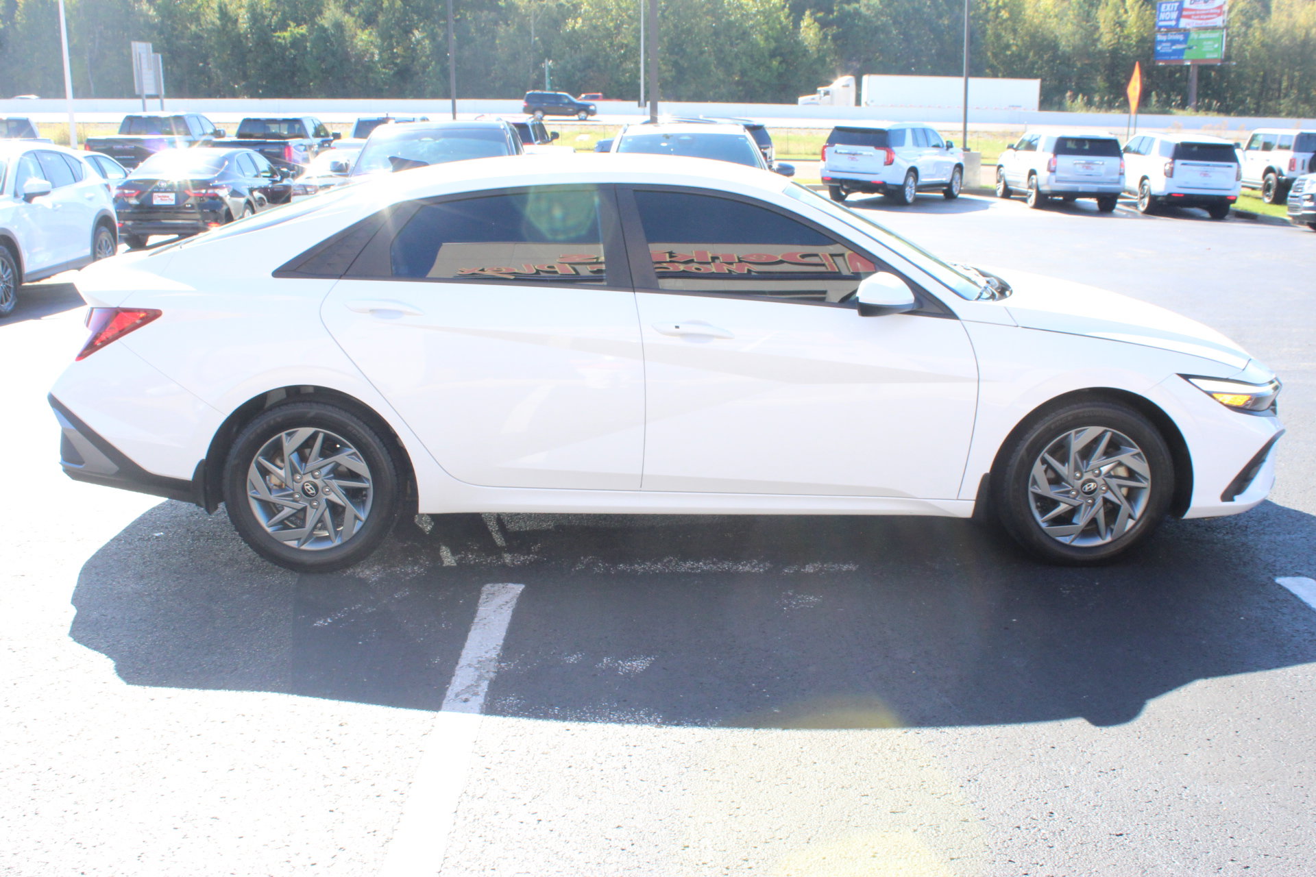 Used 2024 Hyundai Elantra SEL FWD image 5