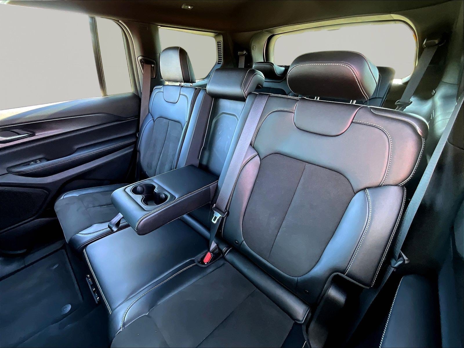 Used 2025 Jeep Grand Cherokee L Altitude AWD/4WD image 22