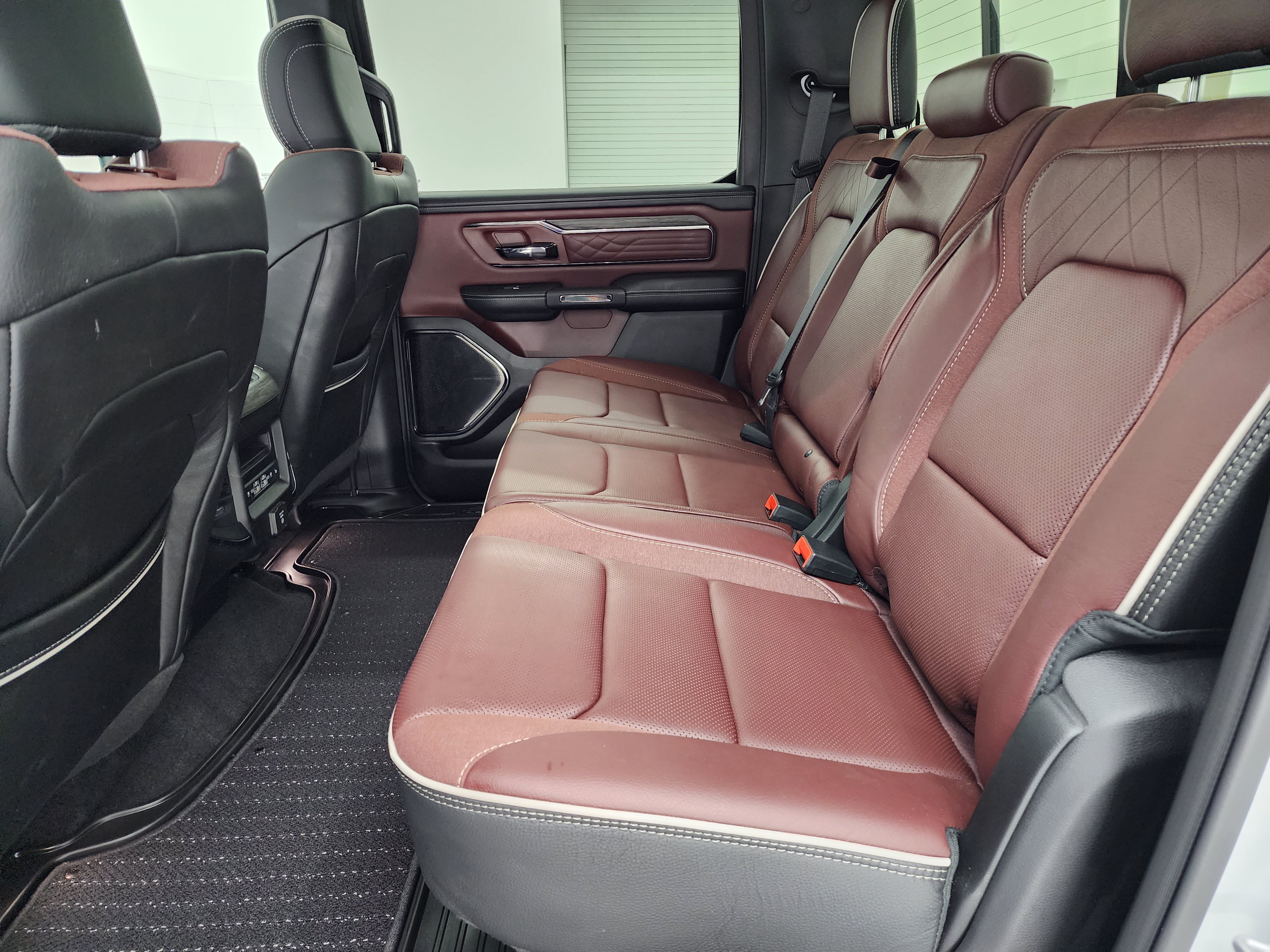 Used 2025 RAM 1500 Limited AWD/4WD image 9