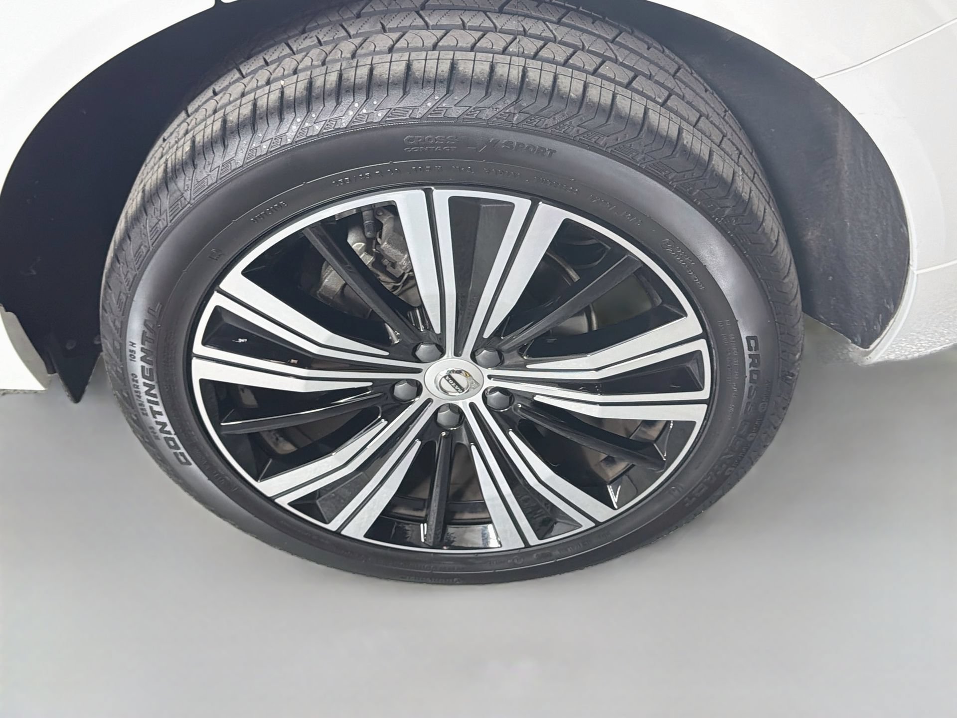 Certified 2023 Volvo XC60 B5 Plus w/ Protection Package Premier FWD image 32