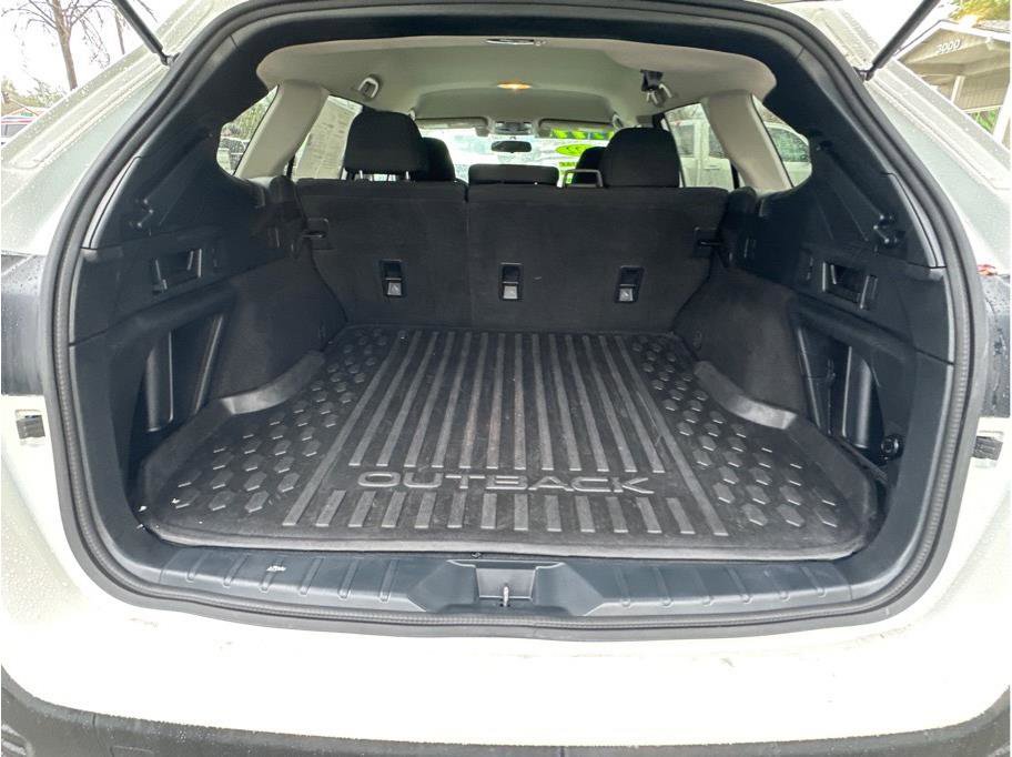 Used 2022 Subaru Outback Premium image 7
