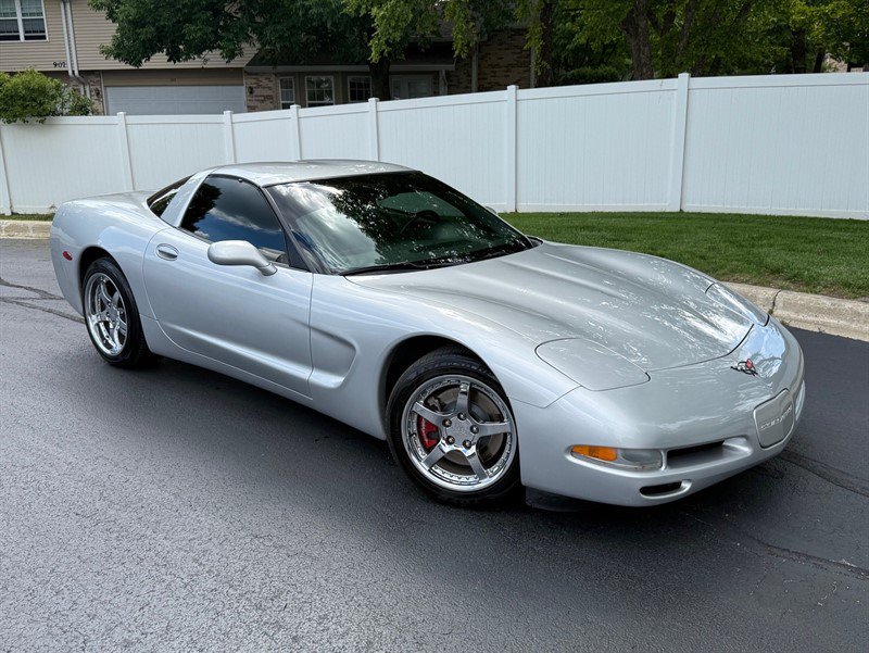 Used 2002 Chevrolet Corvette Coupe w/ Preferred Equipment Group2 RWD image 1