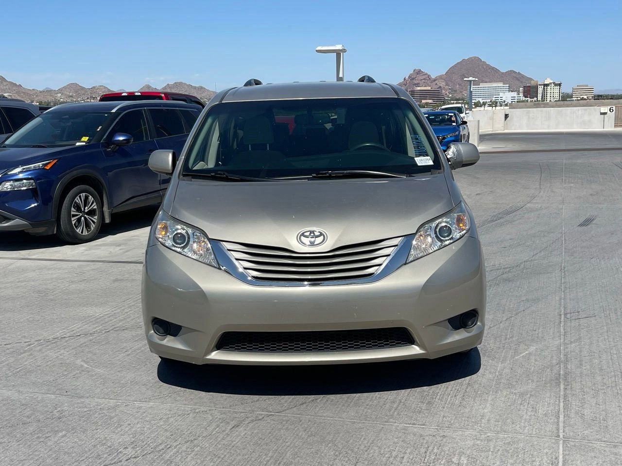 Used 2017 Toyota Sienna LE FWD image 2