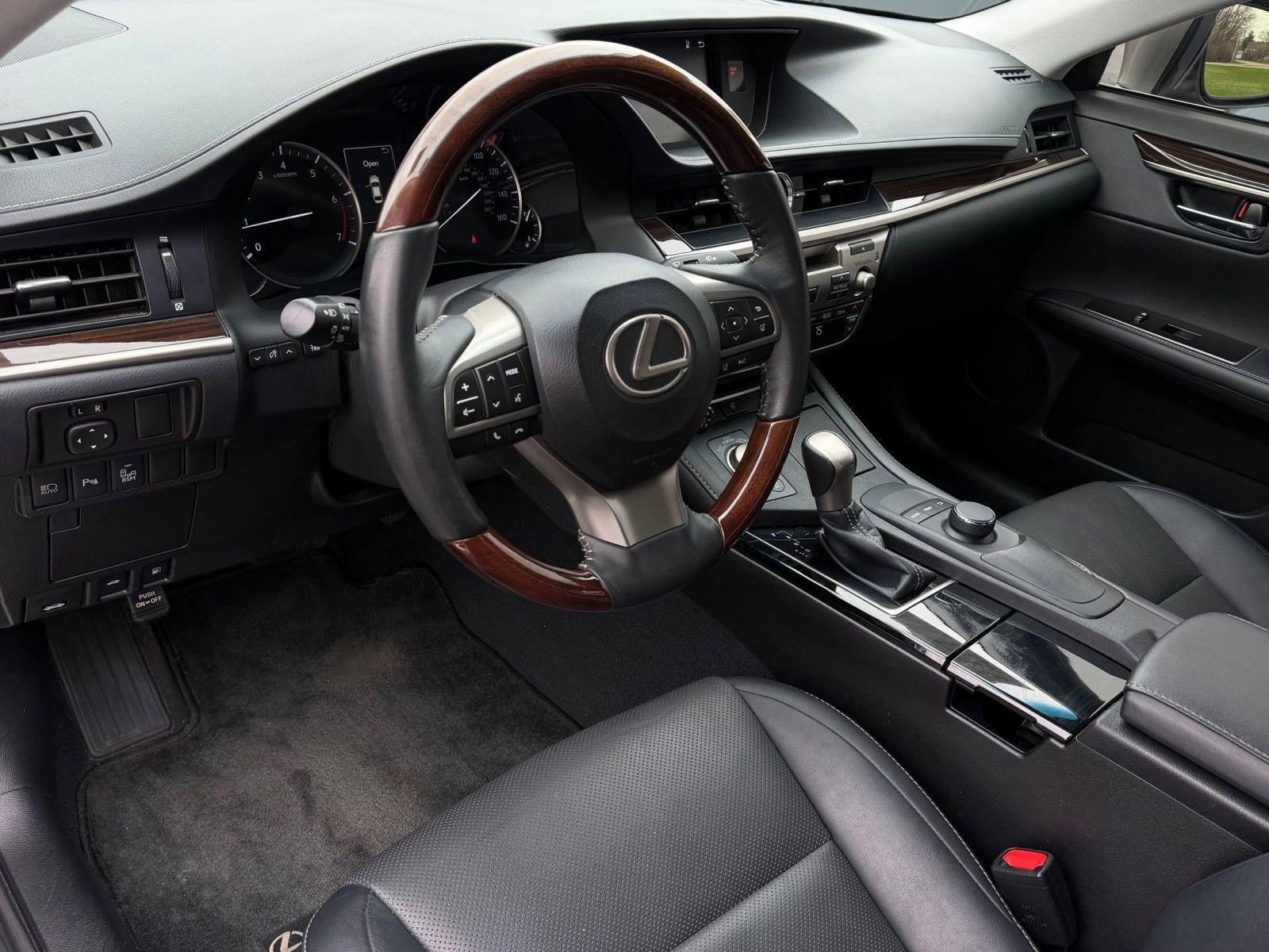 Used 2017 Lexus ES 350 w/ Premium Package image 4