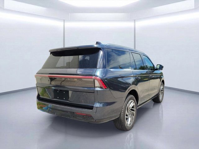 Used 2025 Lincoln Navigator Reserve image 4