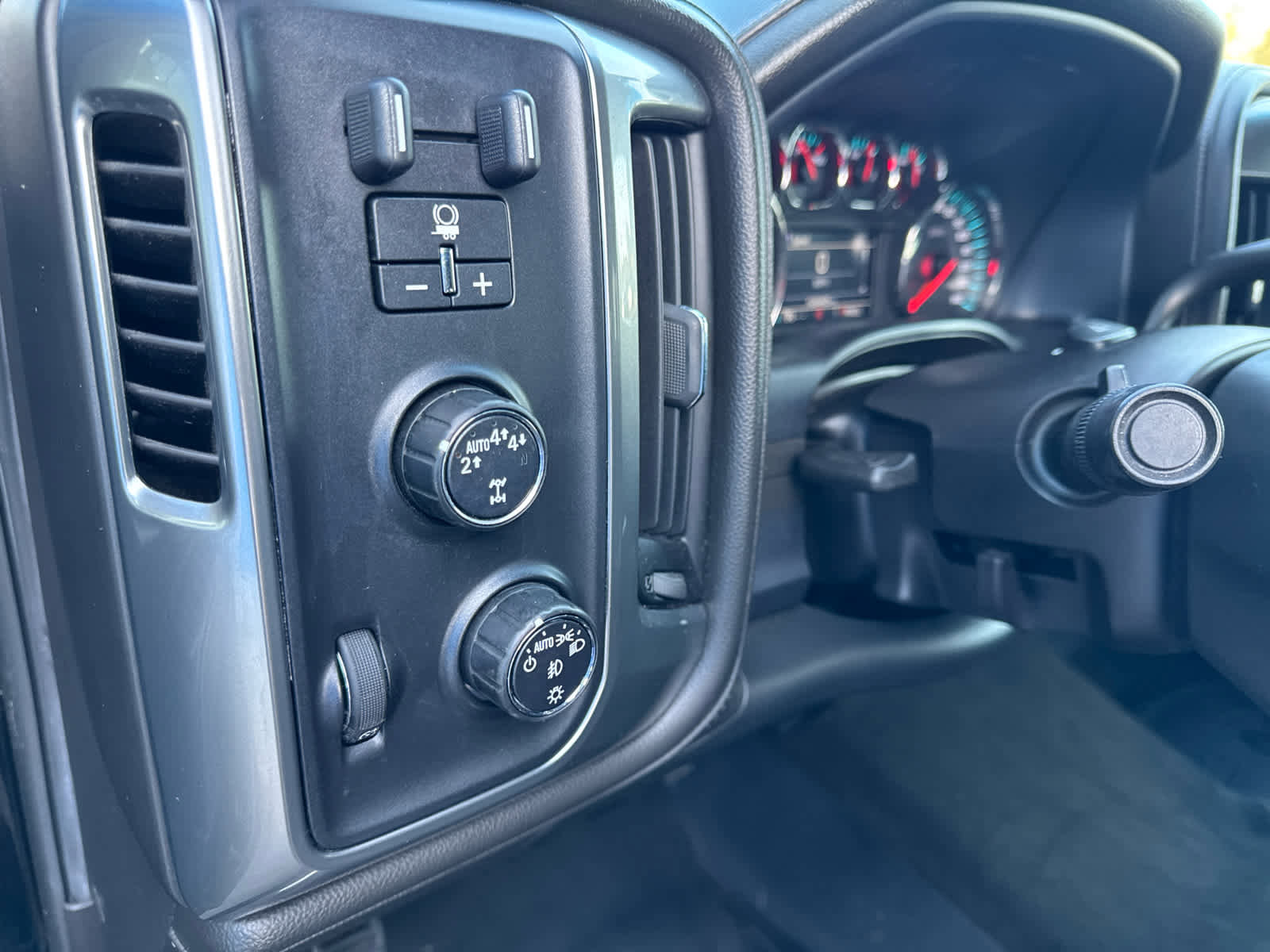 Used 2017 Chevrolet Silverado 1500 LTZ Z71 image 18