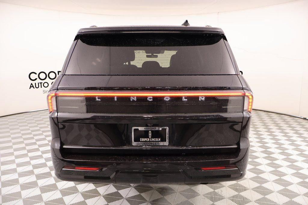 New 2025 Lincoln Navigator Reserve w/ Jet Appearance Package image 24