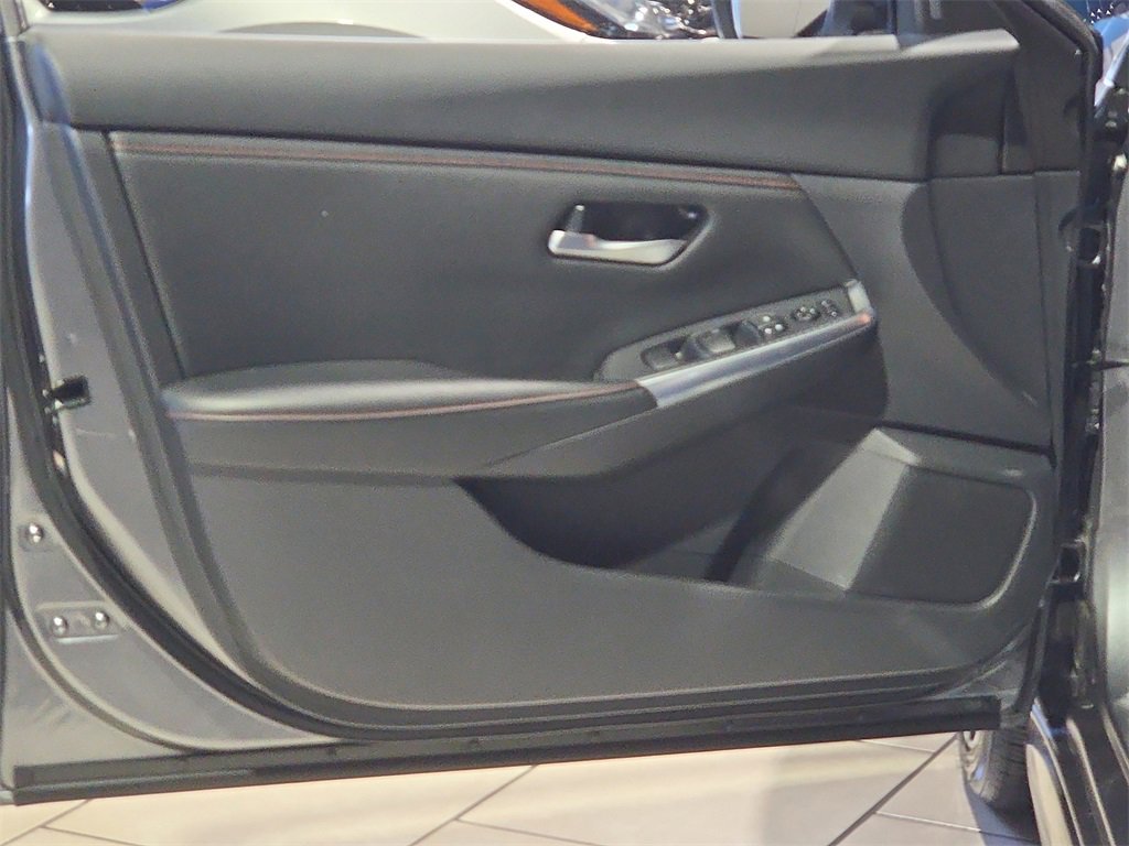 Used 2025 Nissan Sentra SR image 16