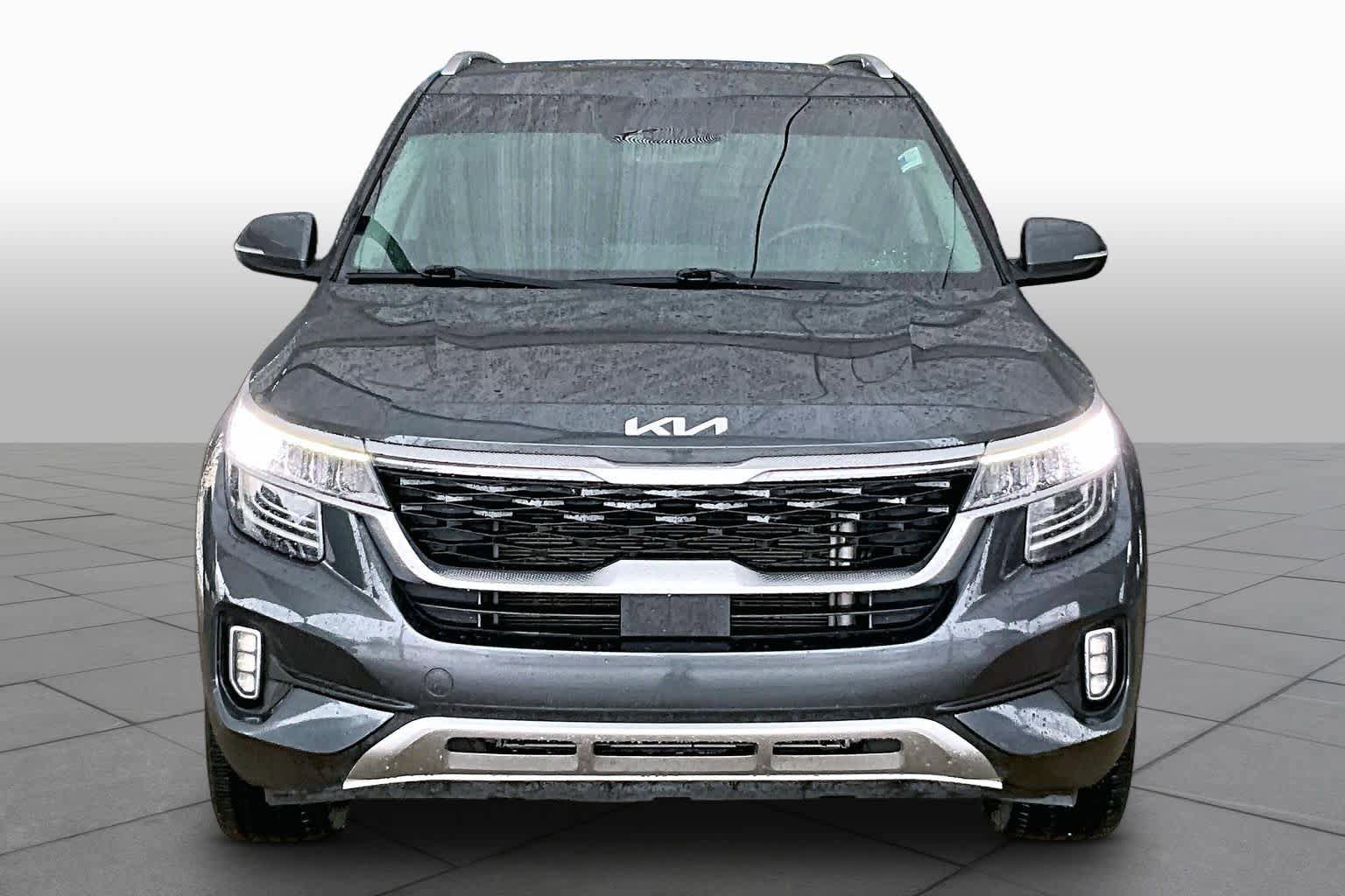 Used 2023 Kia Seltos SX w/ SX Sunroof Package AWD/4WD image 4