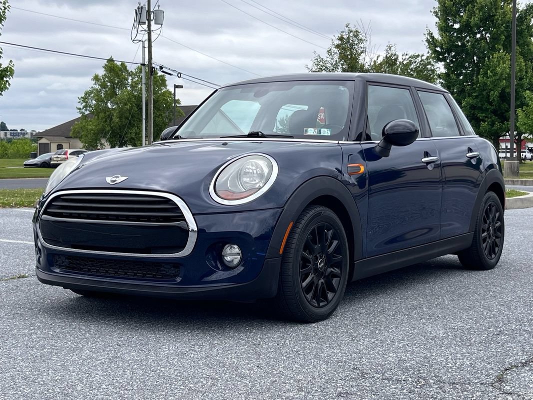 Used 2017 MINI Cooper 4-Door Hardtop FWD image 4