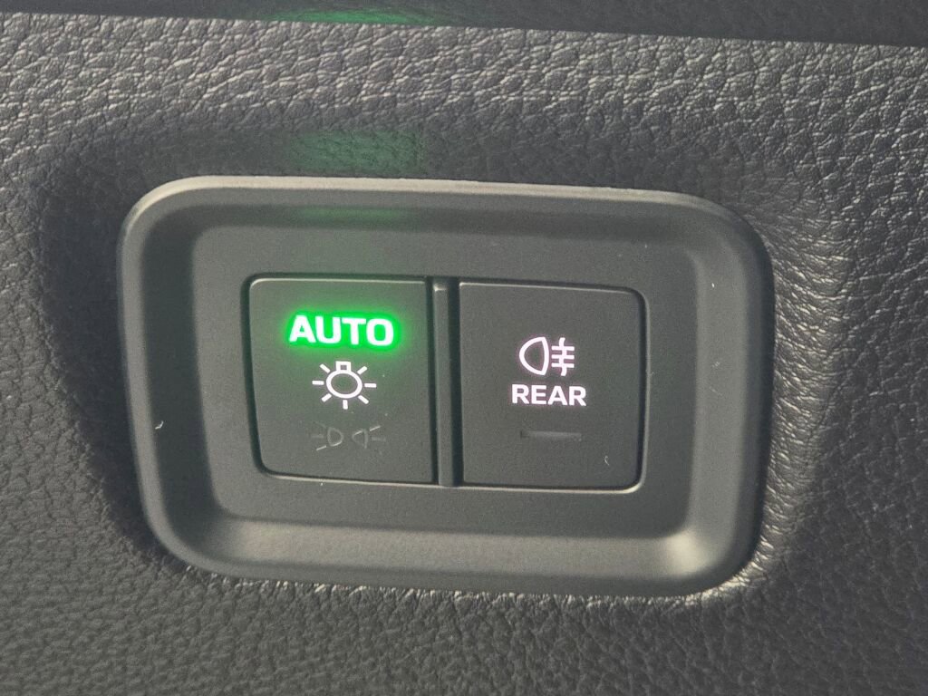 Certified 2025 Porsche Cayenne image 38