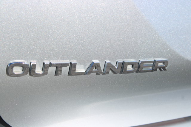 Used 2024 Mitsubishi Outlander SE AWD/4WD image 6