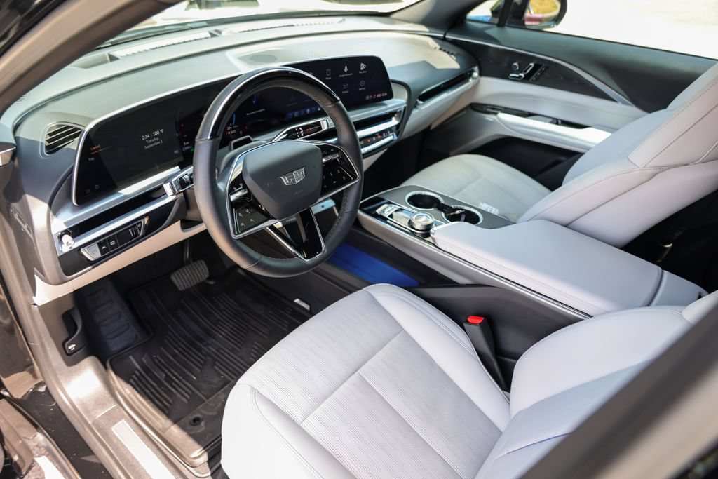 Used 2024 Cadillac Lyriq Luxury AWD/4WD image 9