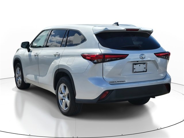 Used 2022 Toyota Highlander L image 3