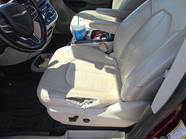 Used 2017 Chrysler Pacifica Touring-L Plus w/ Advanced Safetytec Group FWD image 12