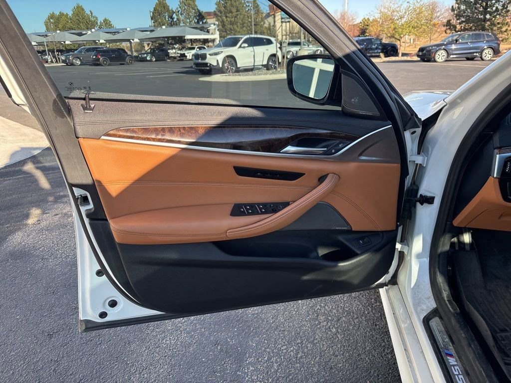 Used 2020 BMW M550i xDrive image 9