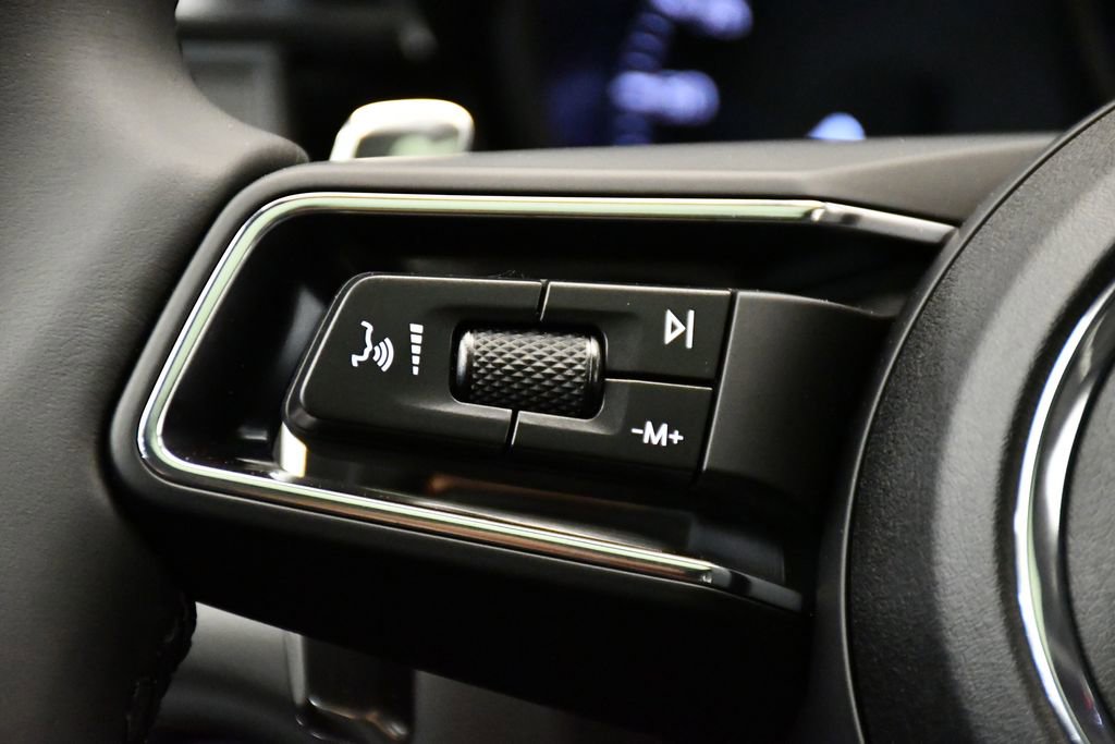 Certified 2025 Porsche Macan Turbo AWD/4WD image 26