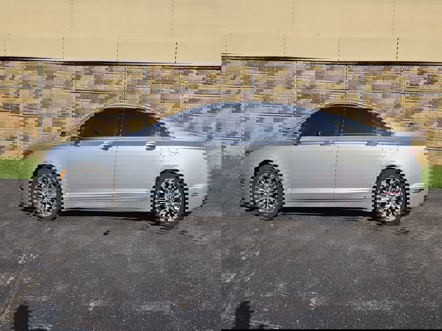 Used 2014 Lincoln MKZ Hybrid w/ Equipment Group 202A Reserve image 9