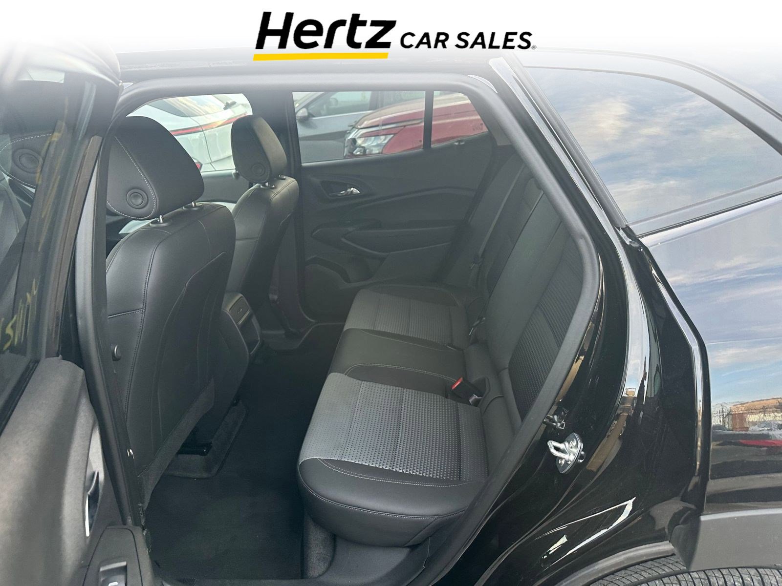 Used 2025 Chevrolet Trax LT w/ LT Convenience Package image 9