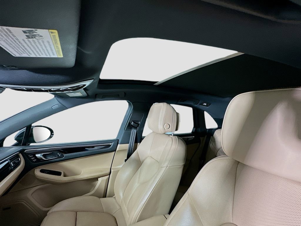 Certified 2024 Porsche Macan AWD/4WD image 14