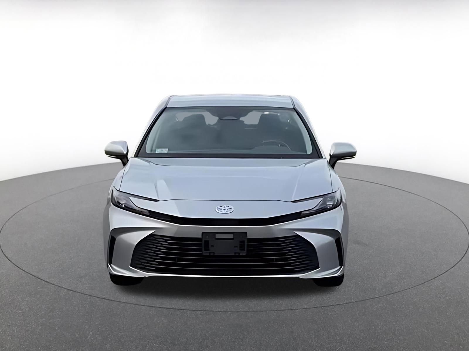 Used 2025 Toyota Camry LE image 4