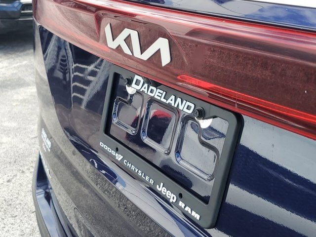 Used 2024 Kia Carnival LX FWD image 10
