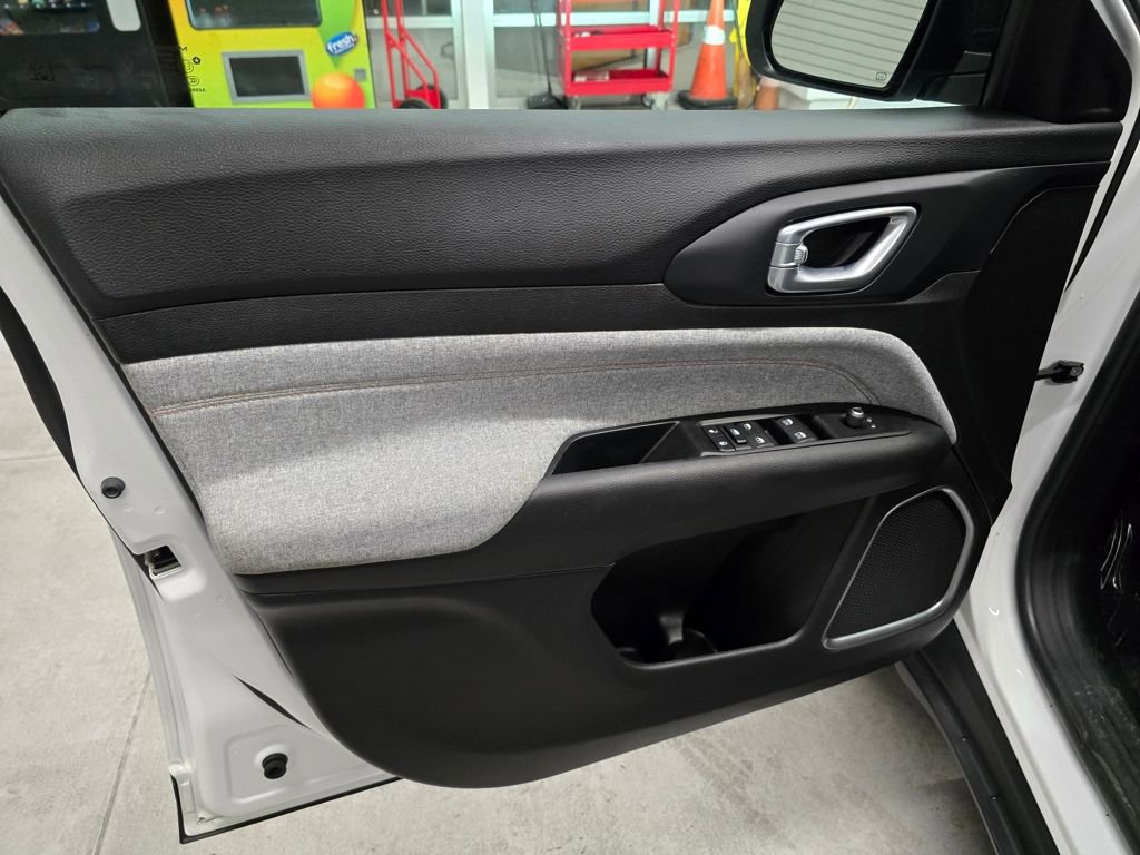 Certified 2022 Jeep Compass Latitude image 12