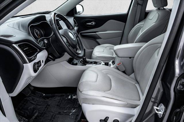 Used 2019 Jeep Cherokee Overland w/ Technology Group AWD/4WD image 11