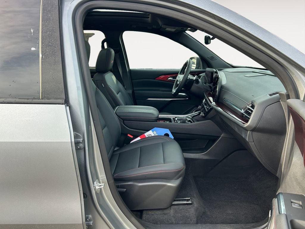 Used 2025 Chevrolet Traverse Z71 image 10