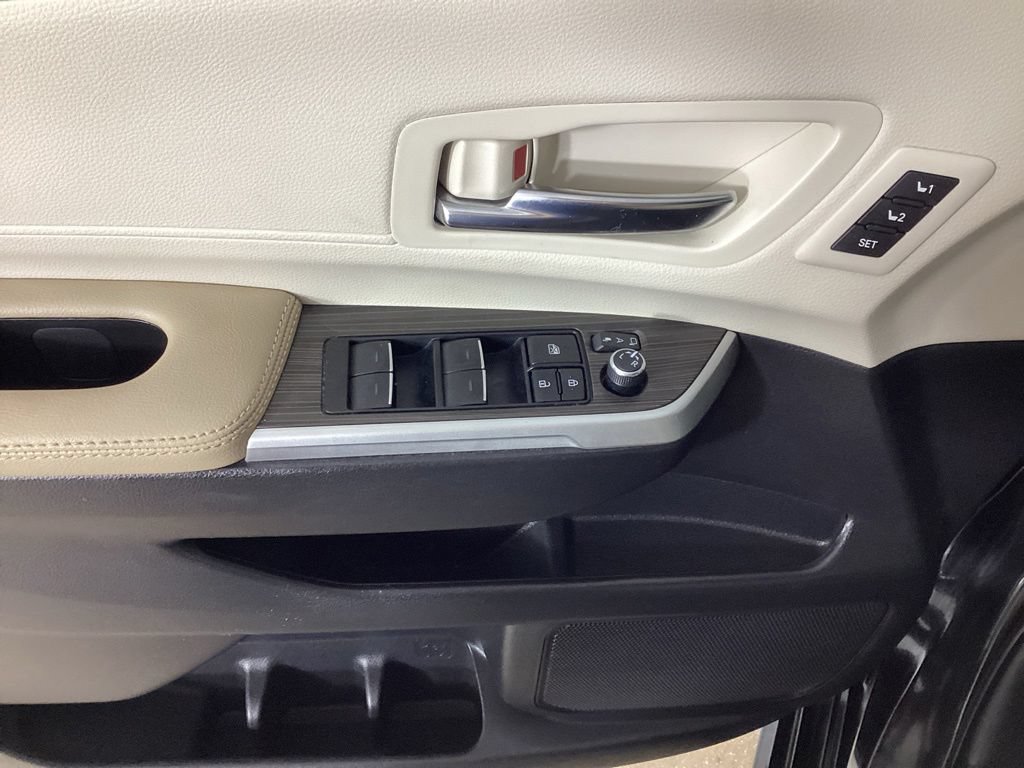 Used 2024 Toyota Sienna Limited AWD/4WD image 11