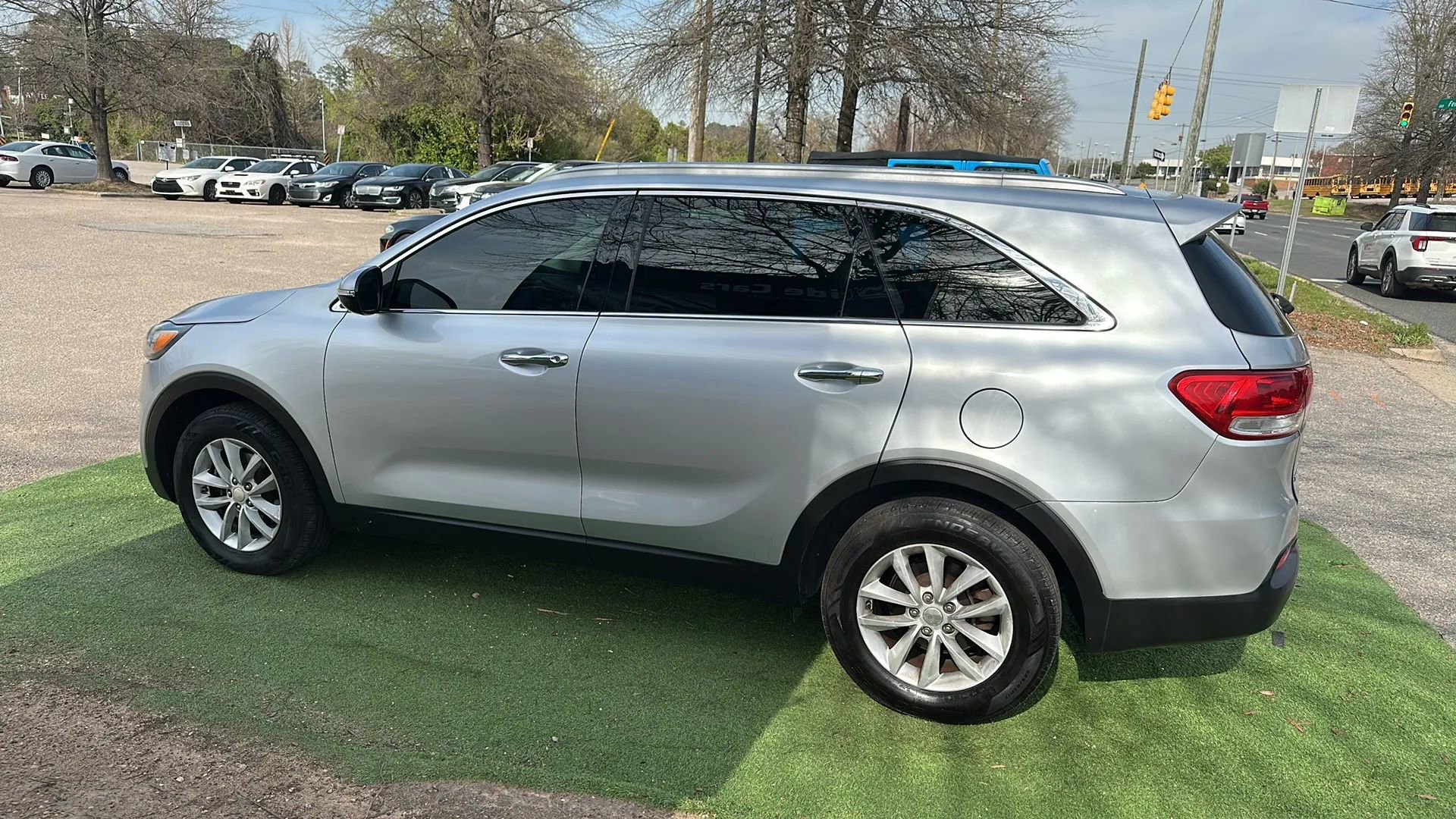 Used 2016 Kia Sorento LX image 5