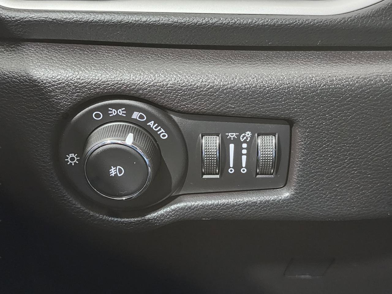 Used 2020 Chrysler Pacifica Touring w/ S Appearance Package image 11