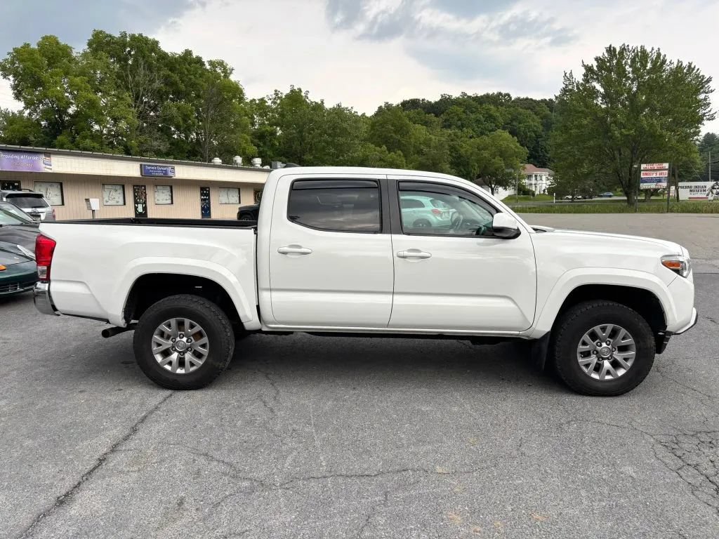 Used 2016 Toyota Tacoma SR5 w/ SR5 Appearance Package (SN) AWD/4WD image 9