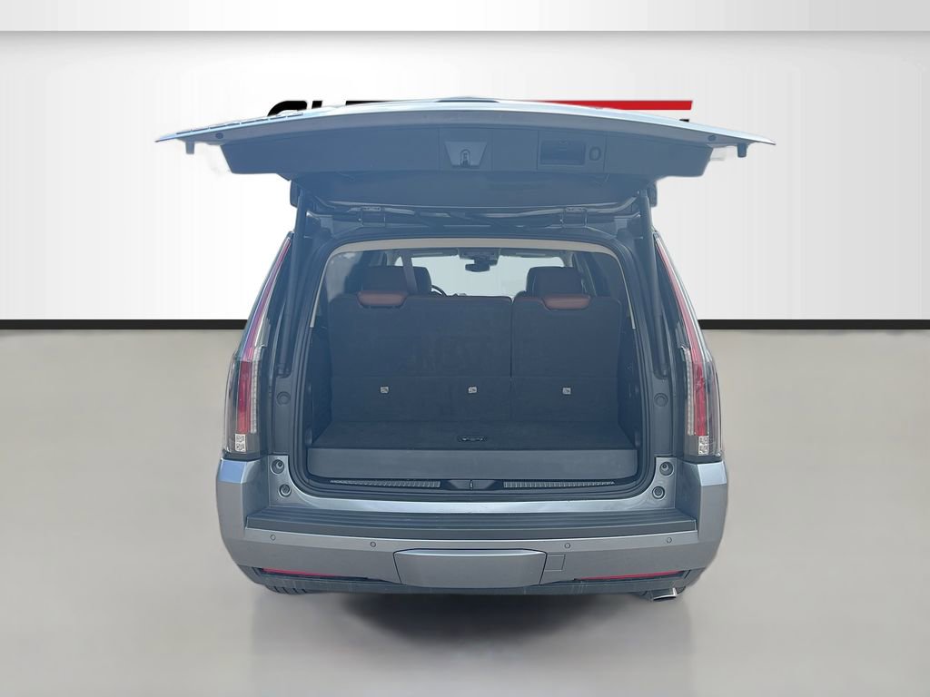 Used 2020 Cadillac Escalade Luxury w/ Escalade Sport Edition AWD/4WD image 28