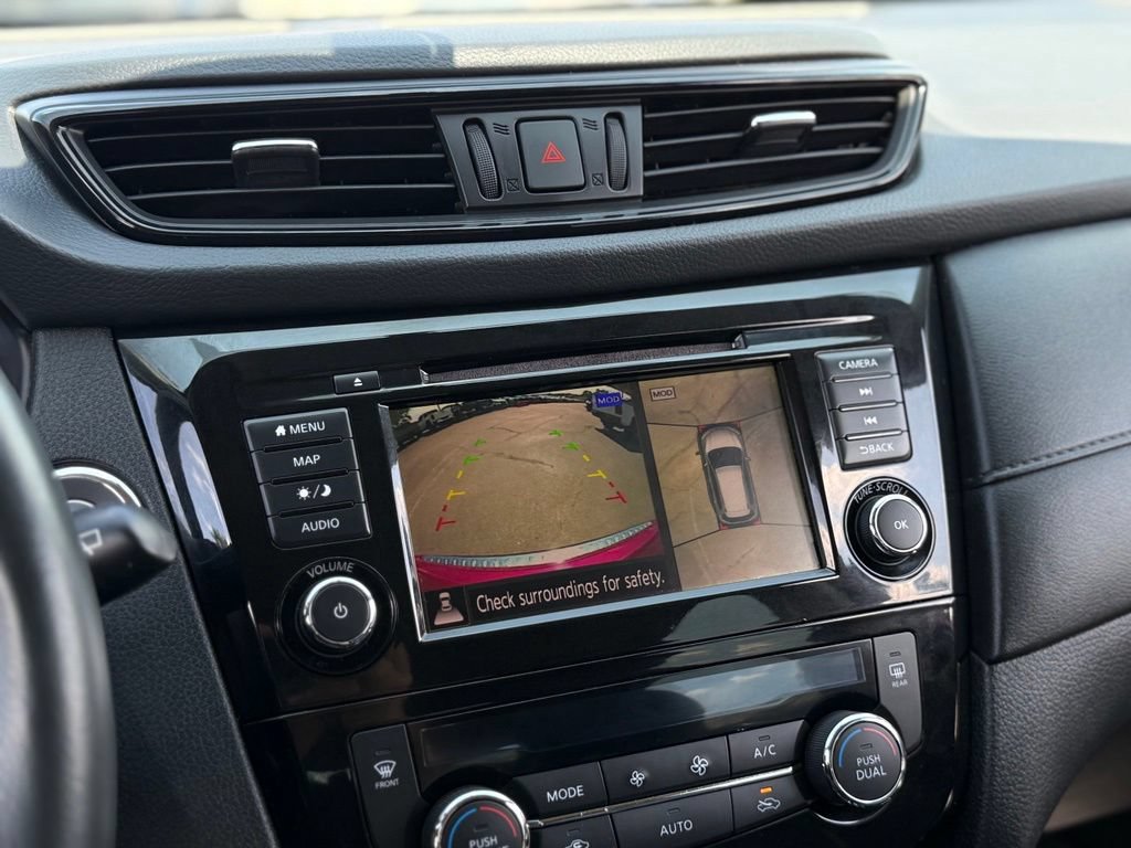 Used 2018 Nissan Rogue SV w/ Premium Package FWD image 4