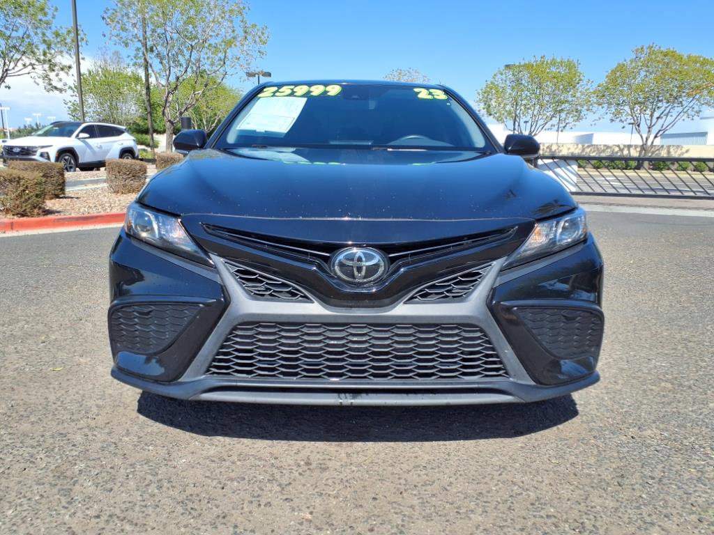 Used 2023 Toyota Camry SE image 2