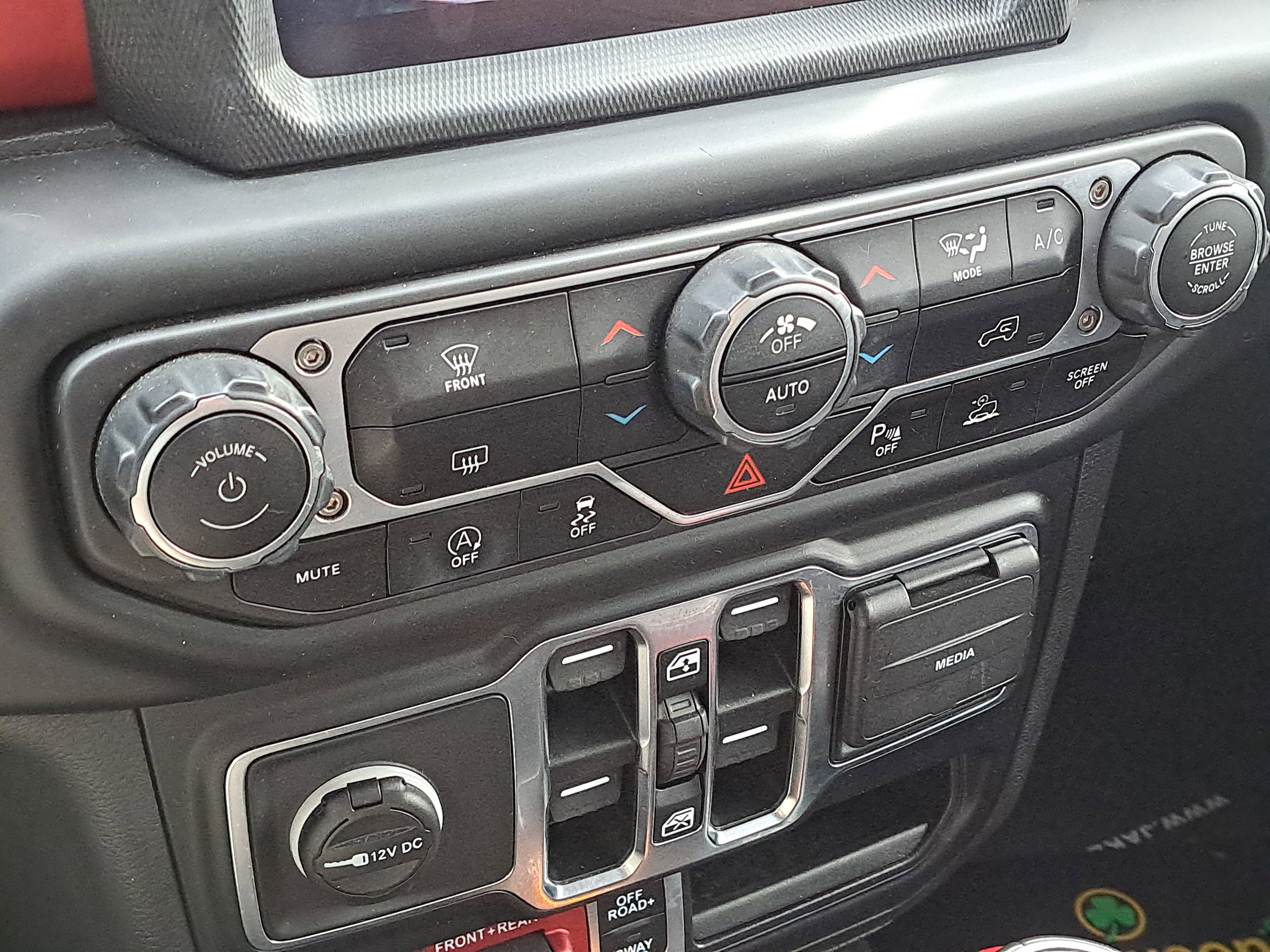 Used 2023 Jeep Wrangler Unlimited Rubicon w/ Steel Bumper Group image 18