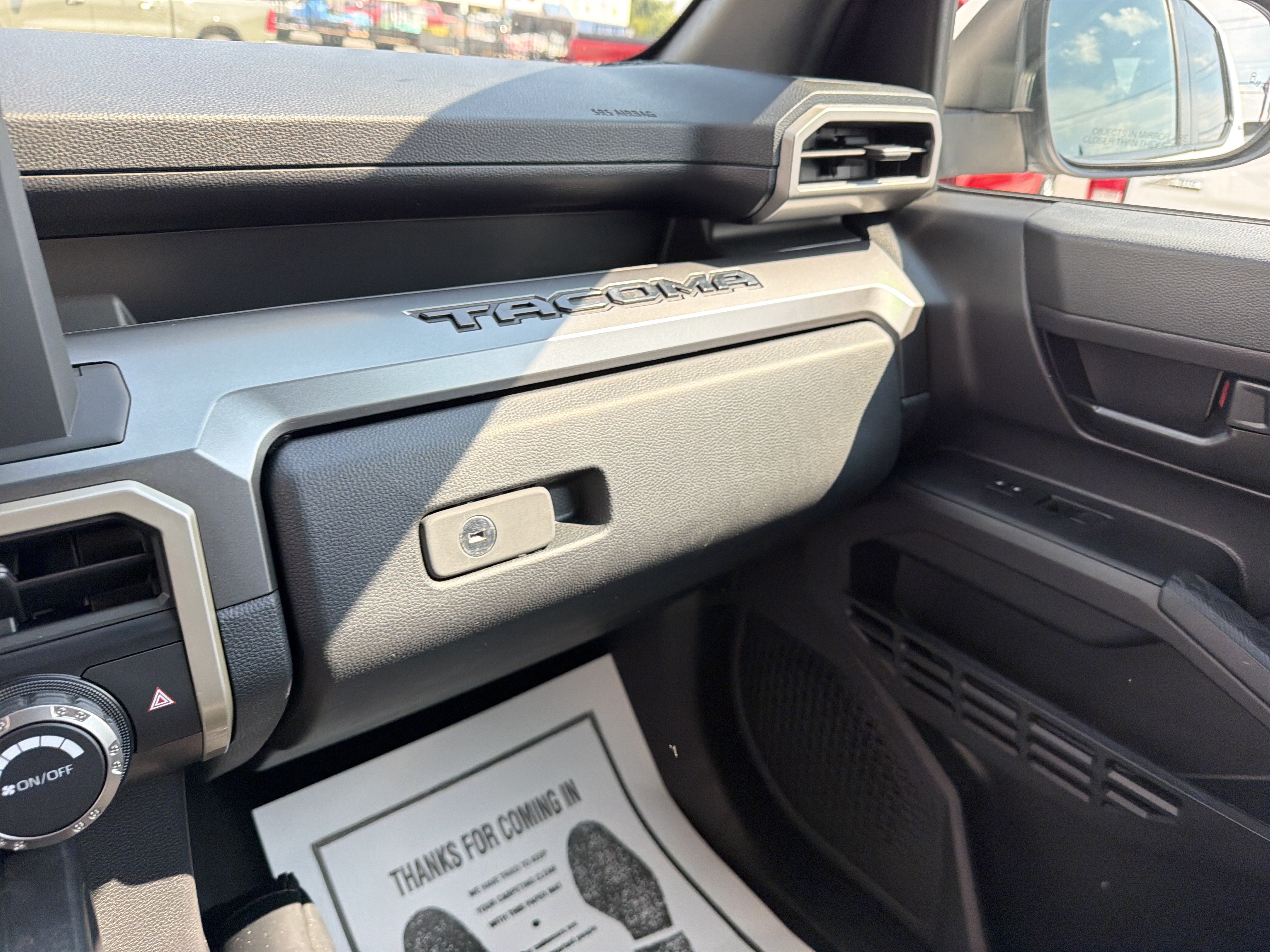 Used 2025 Toyota Tacoma SR5 AWD/4WD image 23