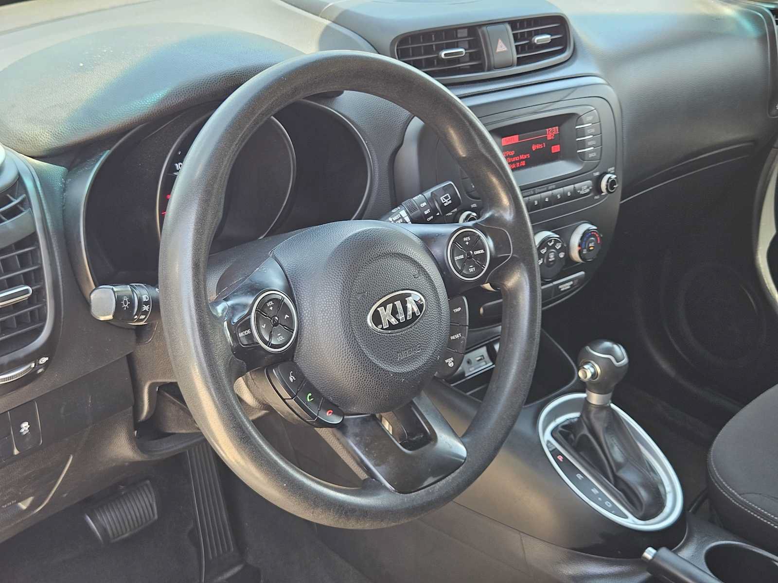 Used 2016 Kia Soul FWD image 2