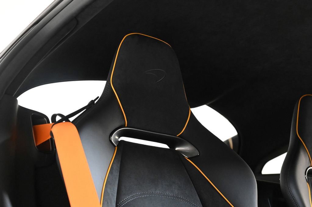Used 2025 McLaren Artura image 18