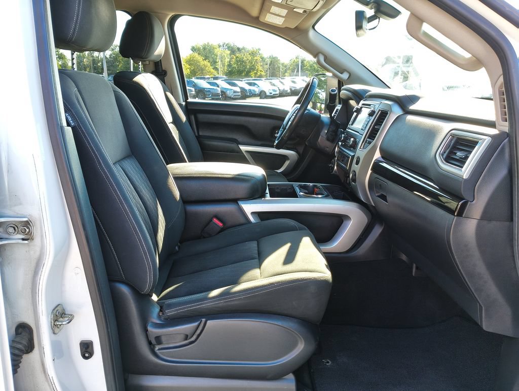 Used 2017 Nissan Titan SV AWD/4WD image 12