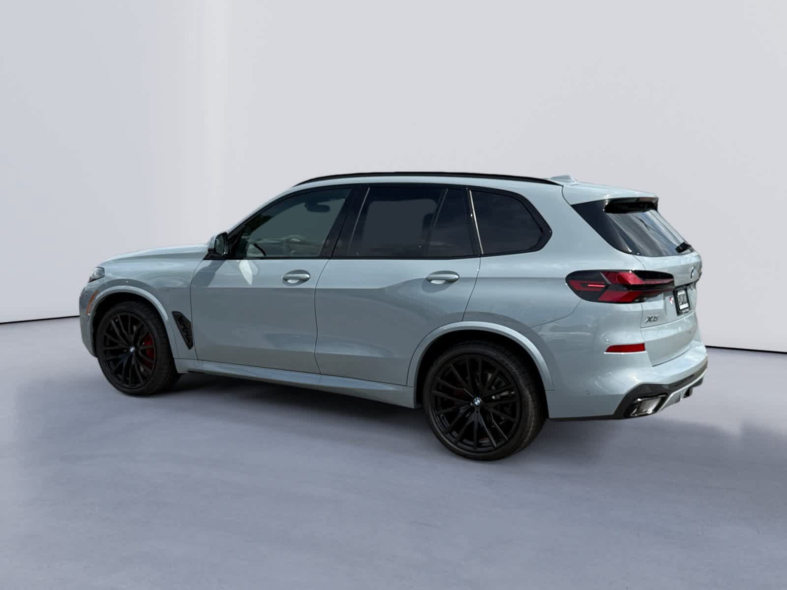 New 2026 BMW X5 xDrive40i w/ M Sport Package AWD/4WD image 5
